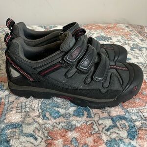 KEEN mountain biking boots size 7.5